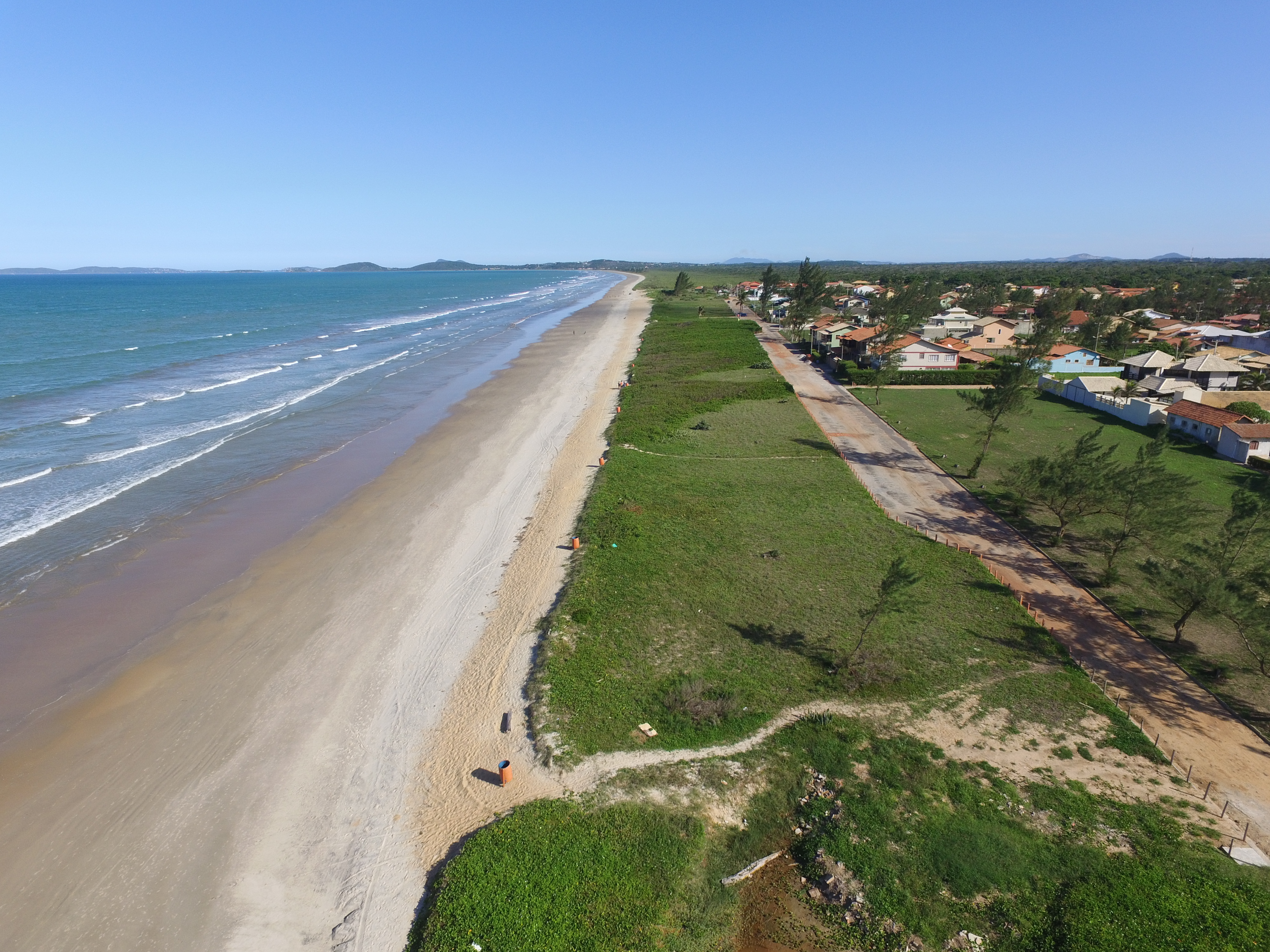 Recuperação e manejo de vegetação de restinga no Distrito de Tamoios, em Cabo Frio, RJ