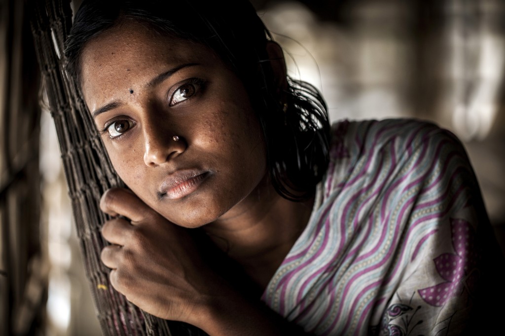 Mulher em Khulna, Bangladesh. Foto de Felix Clay/Duckrabbit.